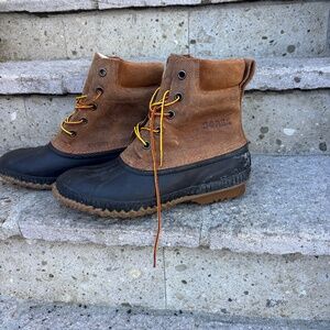 Sorel waterproof winter boots size M 11. worn maybe 4x